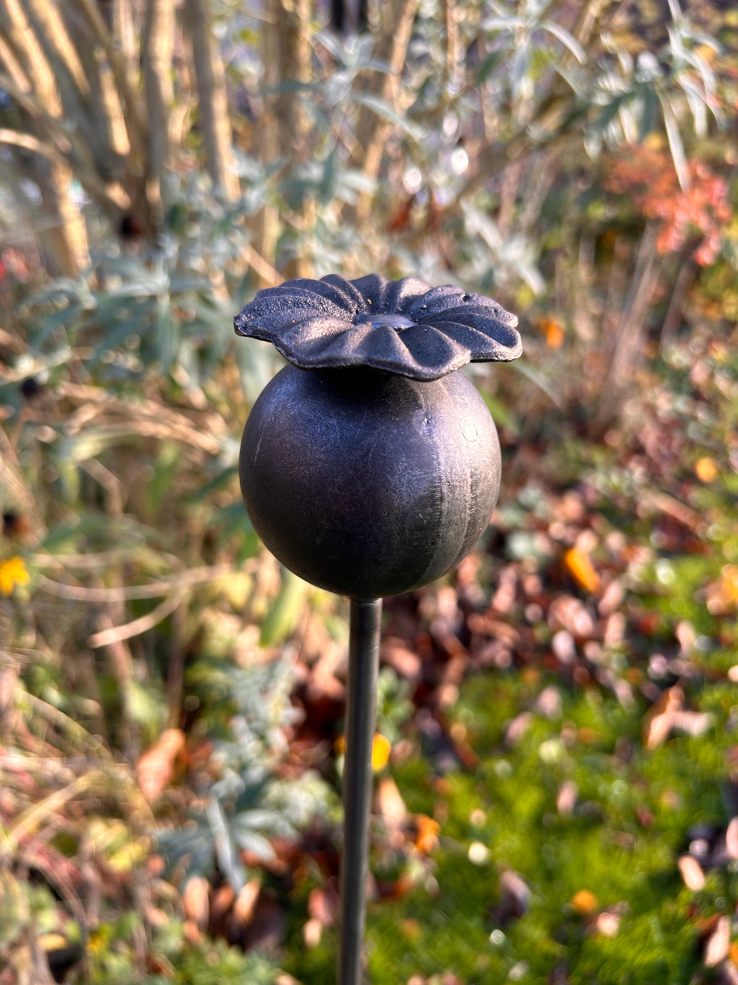 3 RUSTY GARDEN METAL POPPY SEED HEADS PLANT SUPPORTS