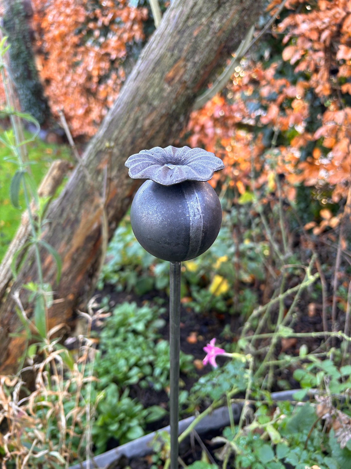 3 RUSTY GARDEN METAL POPPY SEED HEADS PLANT SUPPORTS